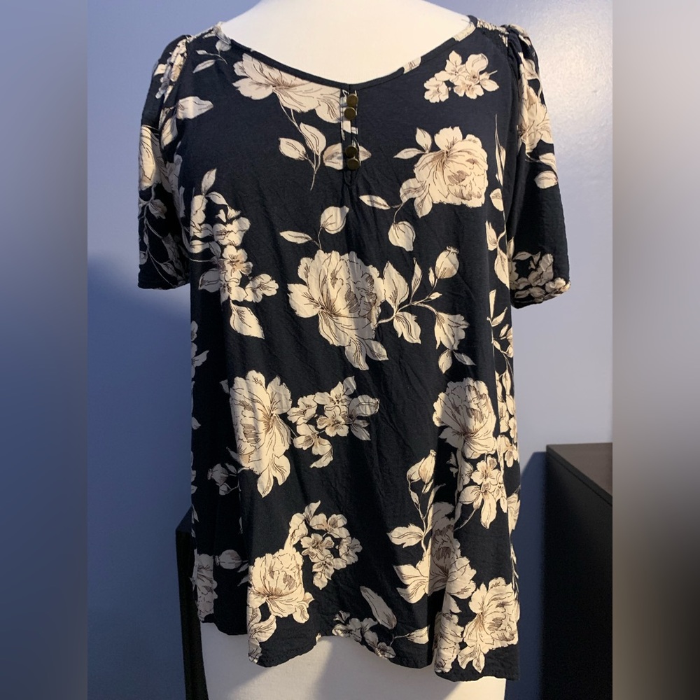 EUC Size Large Women’s Shirt Maurice’s